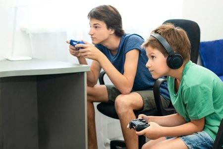 Kids playing online games