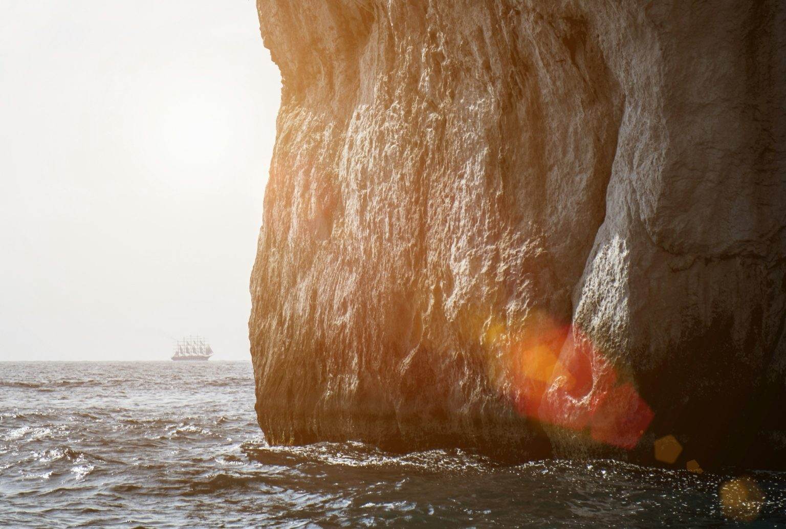 Sea at bottom of cliff, Capri, Napoli, Campania, Italia