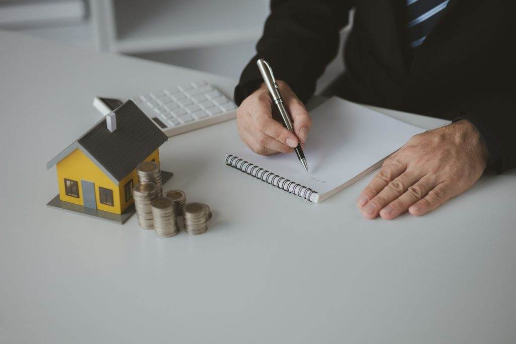 Individuals with savings, saving for the purchase of homes and real estate, personal financial plann