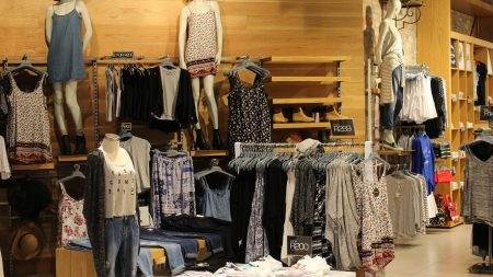 Conseils pour gérer efficacement son stock de vêtements en ligne