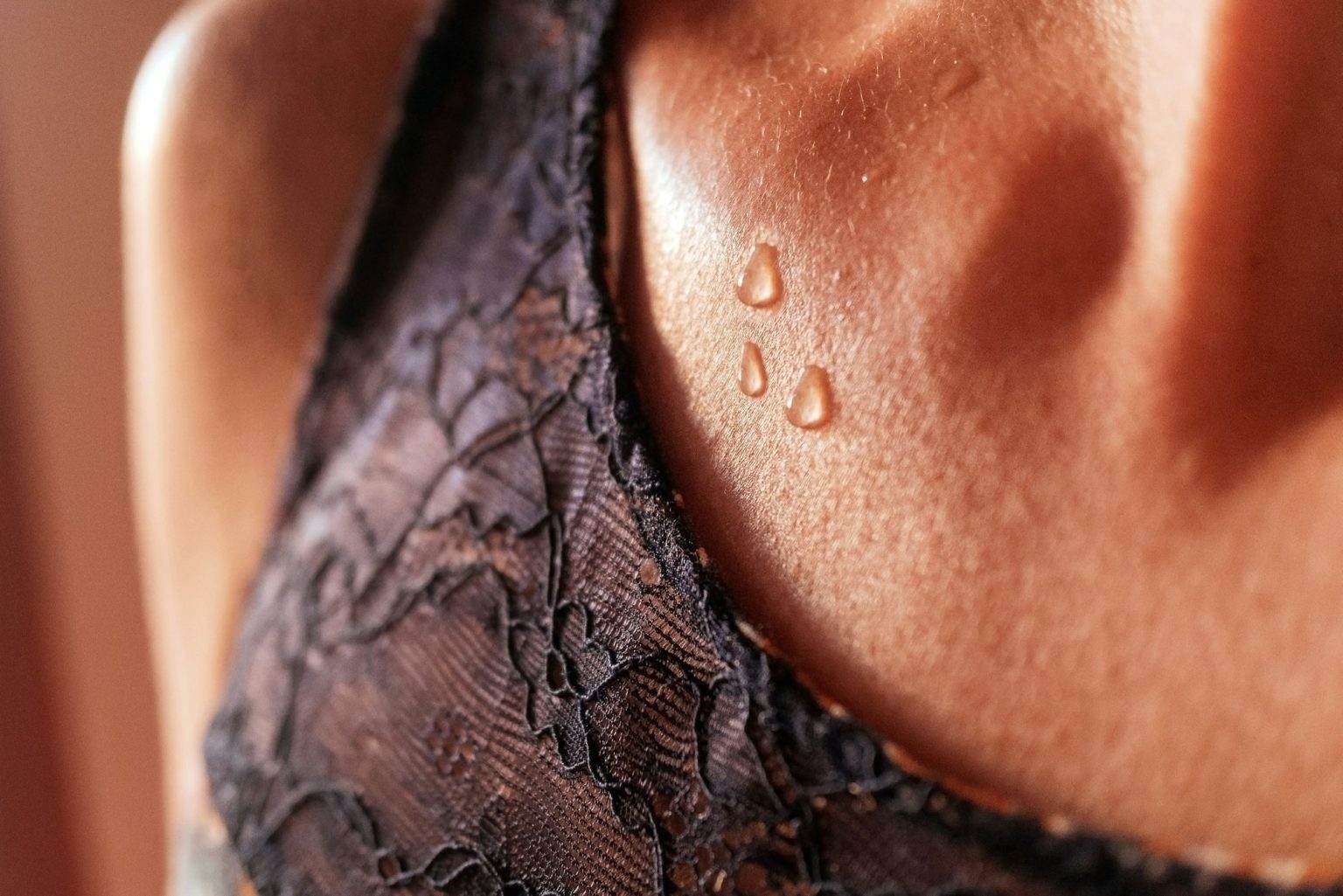 The heat wave causes sweat during the summer.