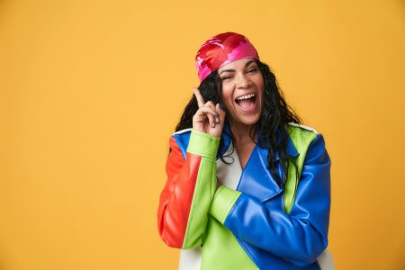 woman with pink headscarf has come up with a good idea to help women with cancer