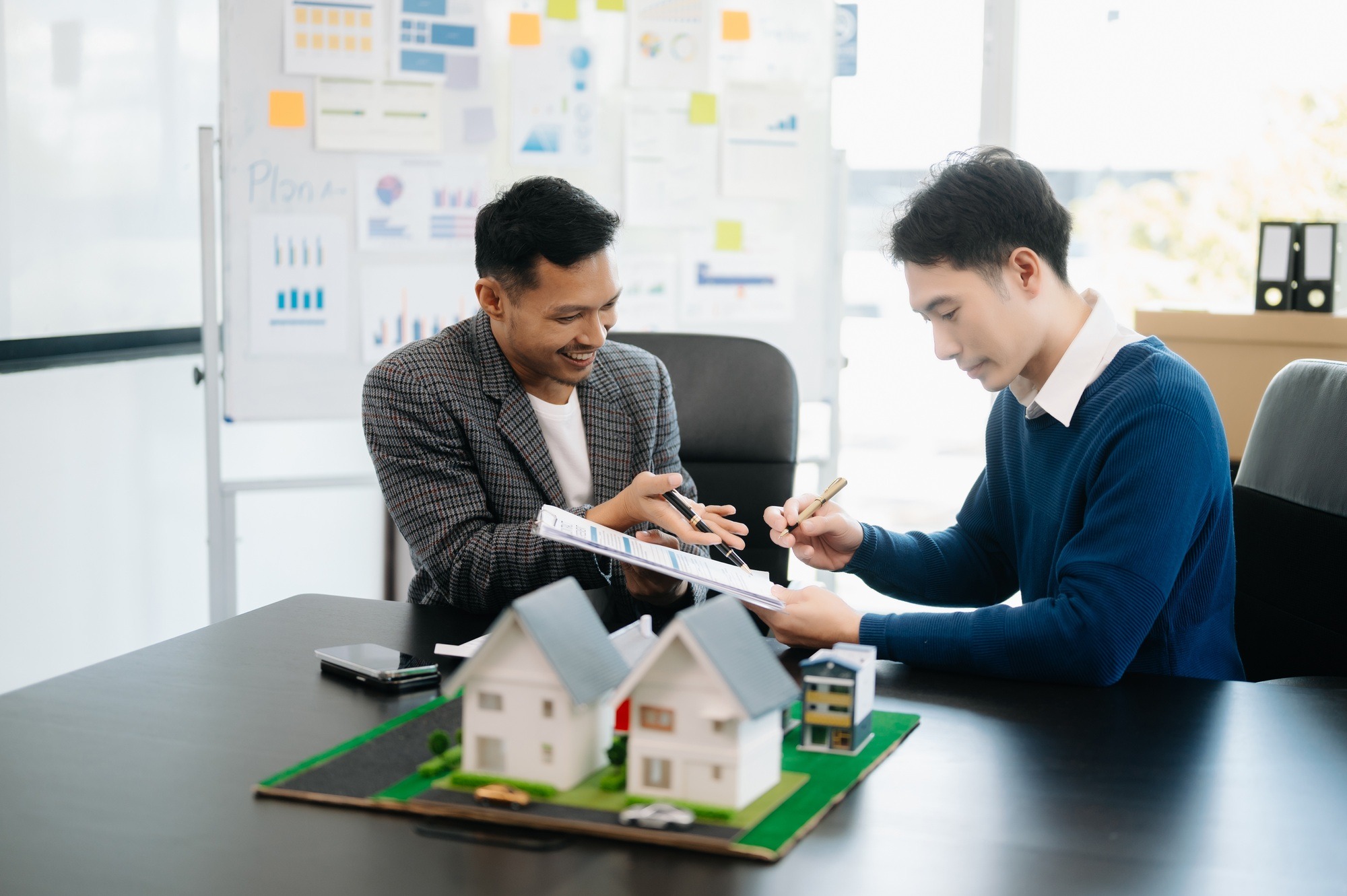 Customers who choose to buy a condominium room and a bank approve a loan. Condominium and house loan