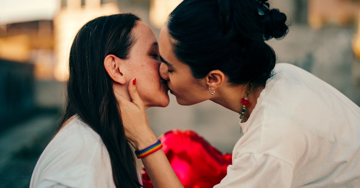 theSkimm - Your go-to for the info and tools you need to live your ...