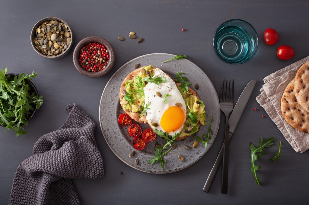 Illustration pour Les mythes et réalités sur la conservation des œufs