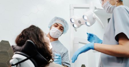 découvrez nos services d'assistance dentaire pour un sourire éclatant et en santé. notre équipe d'experts est là pour vous accompagner dans vos soins dentaires et vous assurer une expérience confortable et professionnelle.