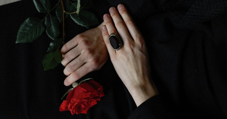 découvrez tout sur le congé de deuil : droits des employés, procédures à suivre et conseils pour naviguer cette période difficile. informez-vous sur les lois et soutiens disponibles pour vous accompagner.