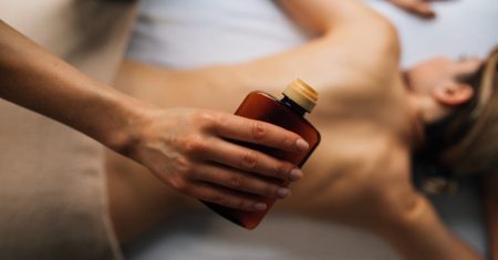 découvrez l'art du massage sensoriel, une expérience inoubliable qui éveille vos sens et vous offre un moment de détente ultime. plongez dans un monde de relaxation avec nos techniques apaisantes et notre ambiance sereine.