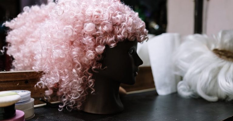 découvrez le charme du curly haircut ! apprenez comment sublimer vos boucles avec des conseils d'entretien, des styles tendance et des astuces pour un look dynamique et moderne. transformez votre coiffure avec une coupe qui met en valeur la texture naturelle de vos cheveux.