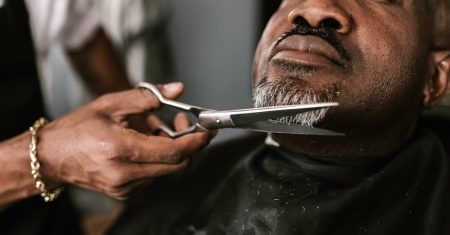 découvrez notre gamme complète de soins capillaires pour hommes, incluant shampooings, revitalisants et traitements spécialisés, pour des cheveux sains, forts et stylés. améliorez votre routine de grooming avec des produits adaptés à votre type de cheveux.