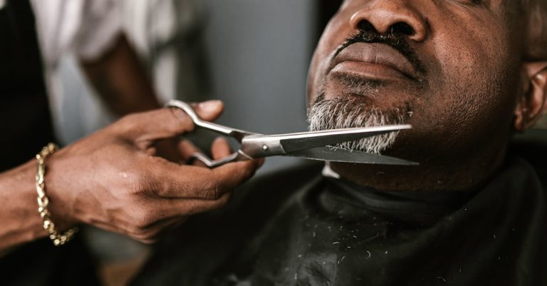 découvrez notre gamme complète de soins capillaires pour hommes, incluant shampooings, revitalisants et traitements spécialisés, pour des cheveux sains, forts et stylés. améliorez votre routine de grooming avec des produits adaptés à votre type de cheveux.