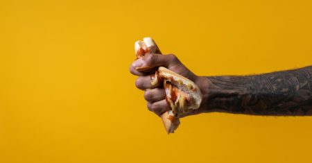 découvrez le style tendance du messy bun : un chignon décontracté et stylé qui allie élégance et simplicité. apprenez à le réaliser facilement pour des occasions décontractées ou des sorties entre amis.