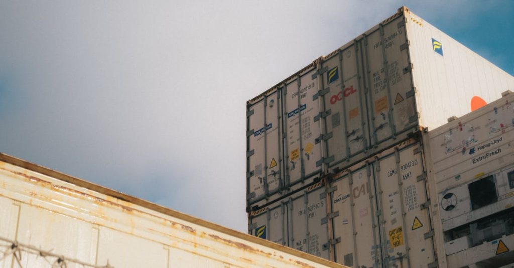 découvrez le port forwarding, une technique essentielle pour améliorer la sécurité et l'accessibilité de votre réseau. apprenez comment configurer le redirectionnement des ports sur votre routeur pour optimiser vos connexions et faciliter l'accès à vos services en ligne.