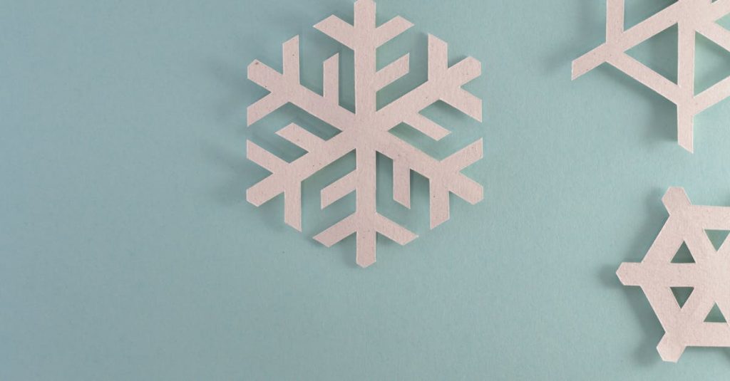 Guide pratique : Créez votre propre flocon de neige en papier découvrez snowflake, la solution d'analyse de données moderne qui unifie le stockage et le traitement des données dans le cloud. optimisez vos performances et simplifiez vos processus grâce à une architecture scalable et sécurisée.