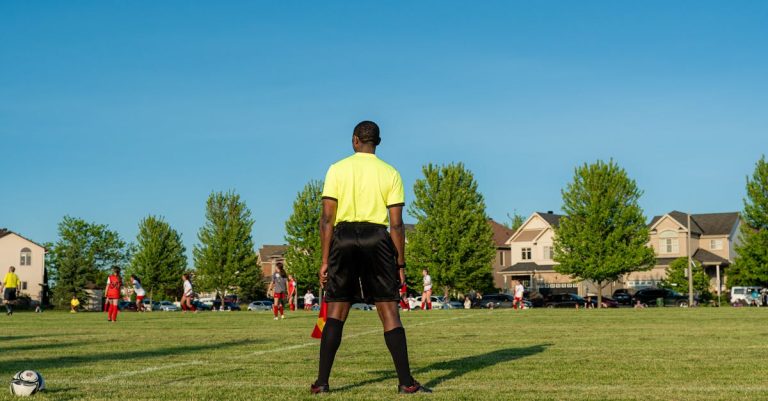 découvrez l'art du sifflement : techniques, conseils et astuces pour maîtriser cette pratique musicale. que vous soyez débutant ou expérimenté, apprenez à siffler des mélodies captivantes et à impressionner votre entourage !