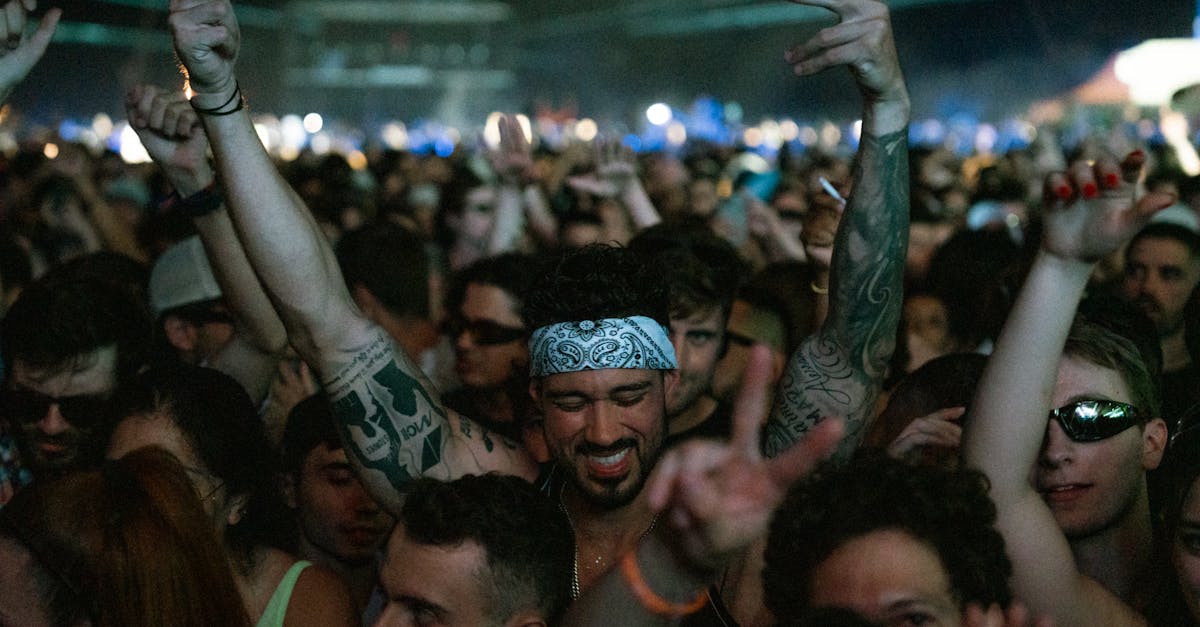 découvrez notre sélection de bandanas stylés et polyvalents, parfaits pour ajouter une touche unique à votre tenue. que ce soit pour un look décontracté, sportif ou bohème, nos bandanas en différentes couleurs et motifs s'adaptent à toutes vos envies. portez-les en accessoire de mode ou utilisez-les pour vous protéger du soleil. explorez nos modèles dès maintenant !