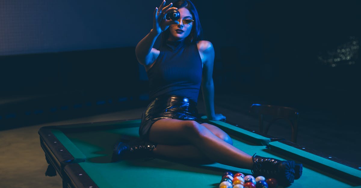 découvrez l'univers fascinant du billard : règles, techniques, et astuces pour devenir un joueur aguerri. plongez dans ce jeu de stratégie et de précision qui divertit des générations entières.