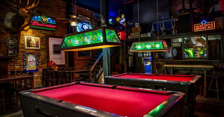 découvrez l'univers captivant du billard : techniques, histoire et conseils pour améliorer votre jeu. plongez dans cet art passionnant qui allie précision et stratégie.
