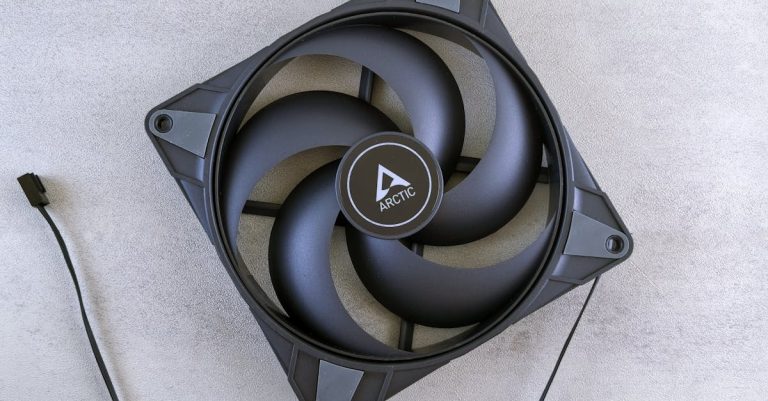 découvrez l'élégance intemporelle du noir, une couleur qui symbolise la sophistication et le mystère. explorez comment le noir peut transformer votre style, votre intérieur et bien plus encore. plongez dans l'univers fascinant de cette teinte classique.