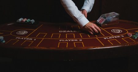 découvrez les meilleures stratégies de blackjack pour maximiser vos gains et améliorer votre jeu. apprenez des techniques efficaces pour gérer votre mise, interpréter les cartes, et prendre des décisions judicieuses. que vous soyez débutant ou joueur confirmé, nos conseils vous aideront à maîtriser le blackjack.