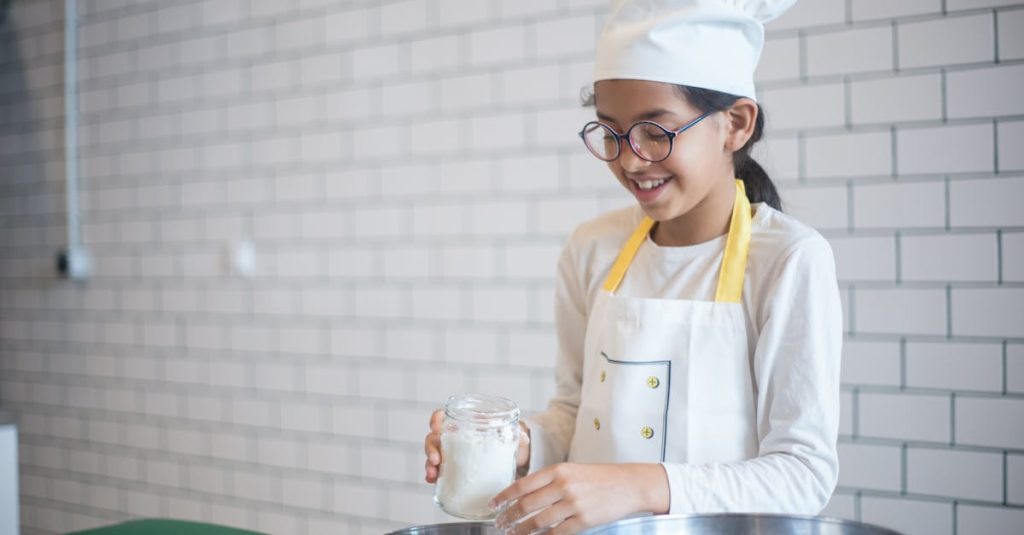 découvrez le blanchiment, une technique essentielle pour préserver la couleur et la texture des légumes. apprenez comment cette méthode simple facilite la cuisson et rehausse les saveurs de vos plats tout en garantissant des aliments sains et savoureux.
