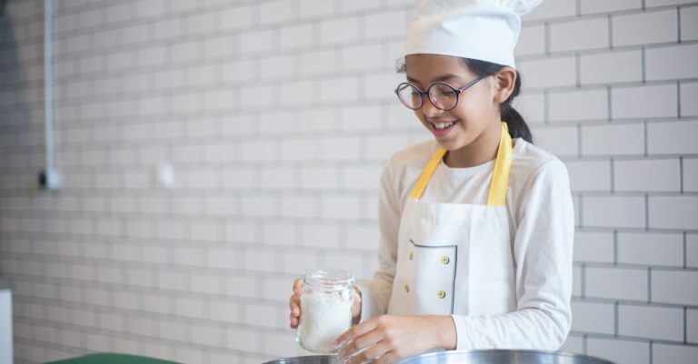 découvrez le blanchiment, une technique essentielle pour préserver la couleur et la texture des légumes. apprenez comment cette méthode simple facilite la cuisson et rehausse les saveurs de vos plats tout en garantissant des aliments sains et savoureux.