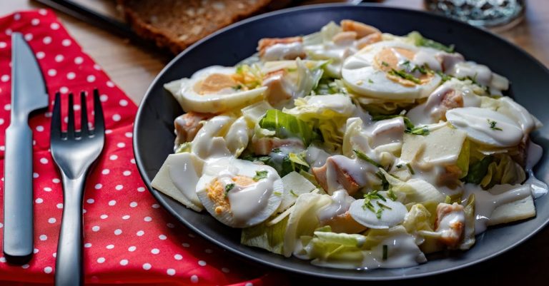 découvrez notre recette simple et délicieuse de blanc de poulet bouilli. parfaitement cuit, tendre et juteux, ce plat sain est idéal pour vos salades, wraps ou accompagnements. apprenez à préparer ce classique de la cuisine en quelques étapes faciles, tout en préservant la saveur et les nutriments.