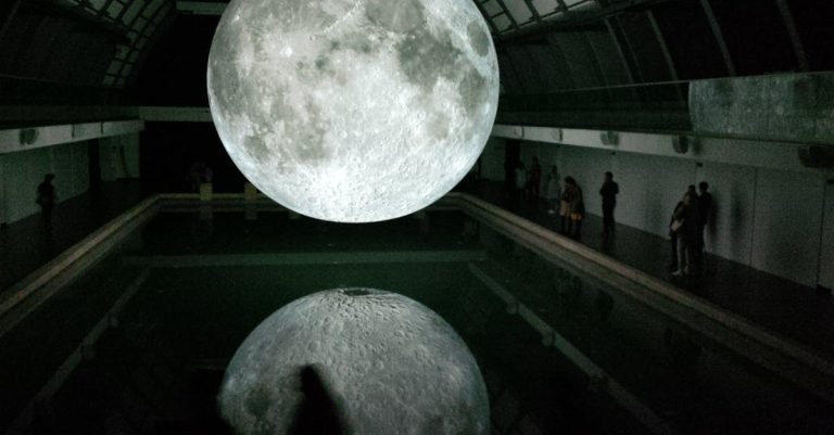 apprenez à installer des crochets de plafond facilement avec notre guide étape par étape. que ce soit pour suspendre des plantes, des lampes ou d'autres décorations, découvrez les meilleures techniques et conseils pour réussir votre projet d'accrochage au plafond.