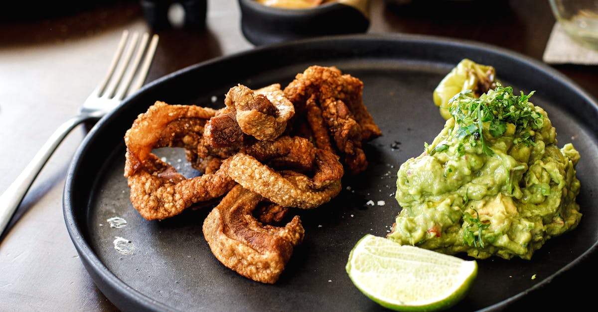 découvrez le chicharron, une délicieuse spécialité culinaire à base de porc croustillant. idéal en apéritif ou en plat principal, ce met savoureux séduit par sa texture croquante et son goût riche. apprenez à le préparer chez vous et savourez cette gourmandise pleine de caractère.
