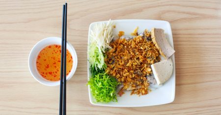 découvrez l'art de manger avec des baguettes, un ustensile incontournable de la cuisine asiatique. apprenez l'histoire, les différentes techniques et astuces pour maîtriser cet outil traditionnel, tout en explorant une variété de recettes délicieuses à savourer.