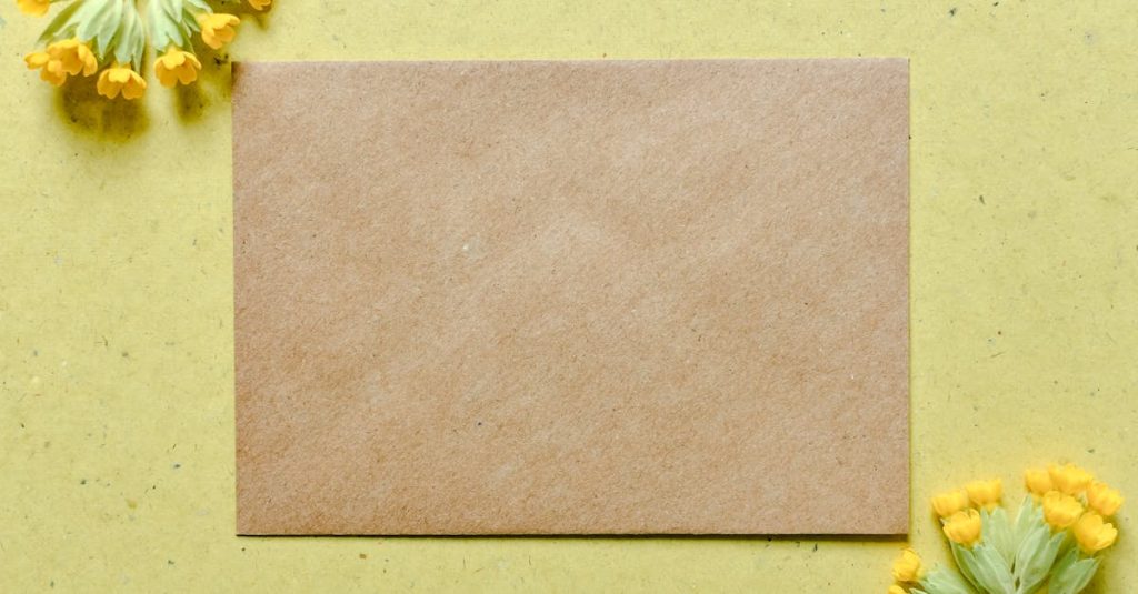 découvrez comment créer vos propres enveloppes diy avec des matériaux simples et des idées créatives. personnalisez vos envois avec style et ajoutez une touche personnelle à vos lettres et invitations.