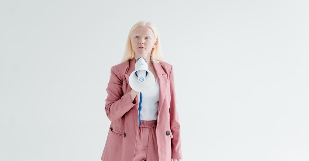 découvrez le concept de dominance : ses enjeux, ses manifestations et son influence dans les relations sociales, professionnelles et personnelles. plongez dans l'analyse des dynamiques de pouvoir et d'autorité qui façonnent notre monde.