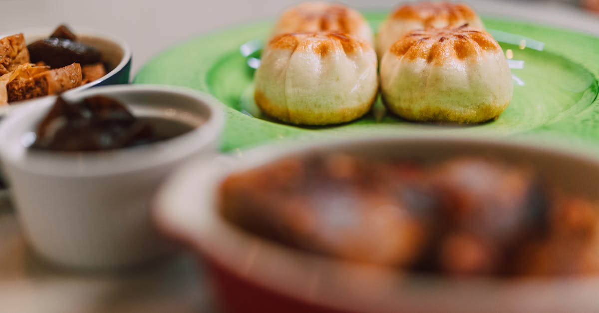 découvrez l'élégant bun, une coiffure chic et sophistiquée parfaite pour toutes les occasions. apprenez à réaliser ce chignon tendance facilement et avec style, pour un look raffiné et intemporel.