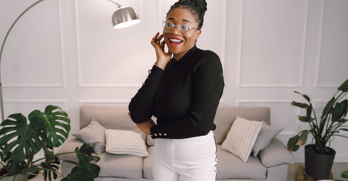 découvrez l'art de coiffer un chignon élégant, parfait pour toutes les occasions. apprenez des astuces simples et des techniques pour réaliser ce look sophistiqué qui met en valeur votre personnalité.