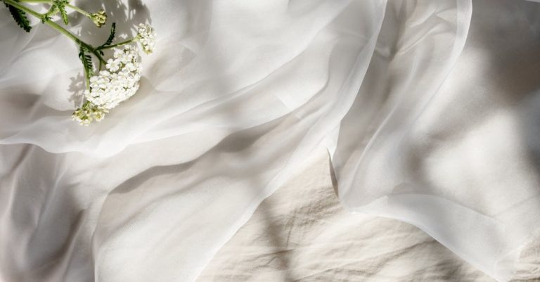 Guide pratique pour confectionner des fleurs en tissu découvrez notre collection de fleurs en tissu, idéales pour ajouter une touche d'élégance à vos décorations. fabriquées avec soin, ces fleurs durables et réalistes sont parfaites pour embellir vos événements ou votre intérieur.