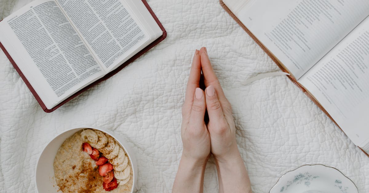 découvrez l'importance de la prière du fajr, la première prière du jour dans l'islam, et son impact spirituel et quotidien pour les croyants. apprenez comment cette pratique matinale renforce la connexion avec allah et établit une routine de dévotion.