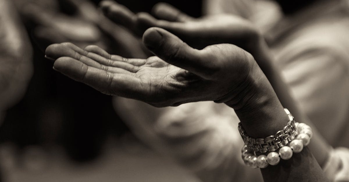 découvrez l'importance et le sens de la prière du fajr, la première prière de la journée pour les musulmans. apprenez comment cette pratique spirituelle renforce la connexion avec allah et participe à un mode de vie équilibré.