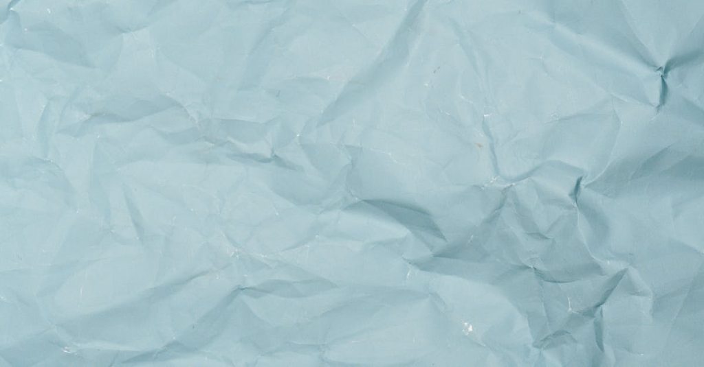 découvrez nos astuces pratiques pour plier vos draps-housses facilement et efficacement. transformez cette tâche en un jeu d'enfant avec nos conseils simples et rapides pour un rangement optimal de votre linge de lit.