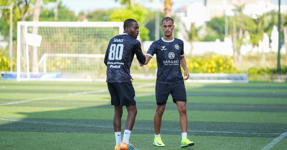 découvrez l'art du dessin de football : créez des illustrations inspirantes de vos joueurs et moments préférés, avec des techniques simples pour capturer l'essence du sport et laisser libre cours à votre créativité.