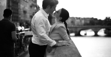 découvrez l'art du baiser français : une expression passionnée et délicate qui transcende les mots. apprenez les techniques pour maîtriser ce geste romantique et explorez son histoire, sa signification et son rôle dans la culture des relations amoureuses.