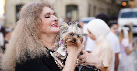 découvrez l'univers captivant de 'fringe', une série télévisée mêlant science-fiction, mystère et aventure. suivez l'équipe de chercheurs qui explore des phénomènes inexplicables et des dimensions parallèles, tout en révélant des secrets enfouis. plongez dans des intrigues palpitantes et des rebondissements inattendus dans cette série incontournable.