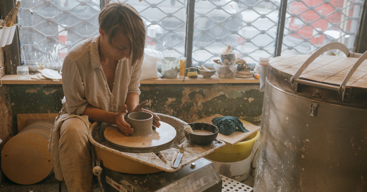 découvrez l'art du glazing : transformez vos créations en éclats de saveurs et en esthétisme grâce à des techniques de finition innovantes. apprenez à sublimer vos plats avec des glaçages délicieux et visuellement captivants.