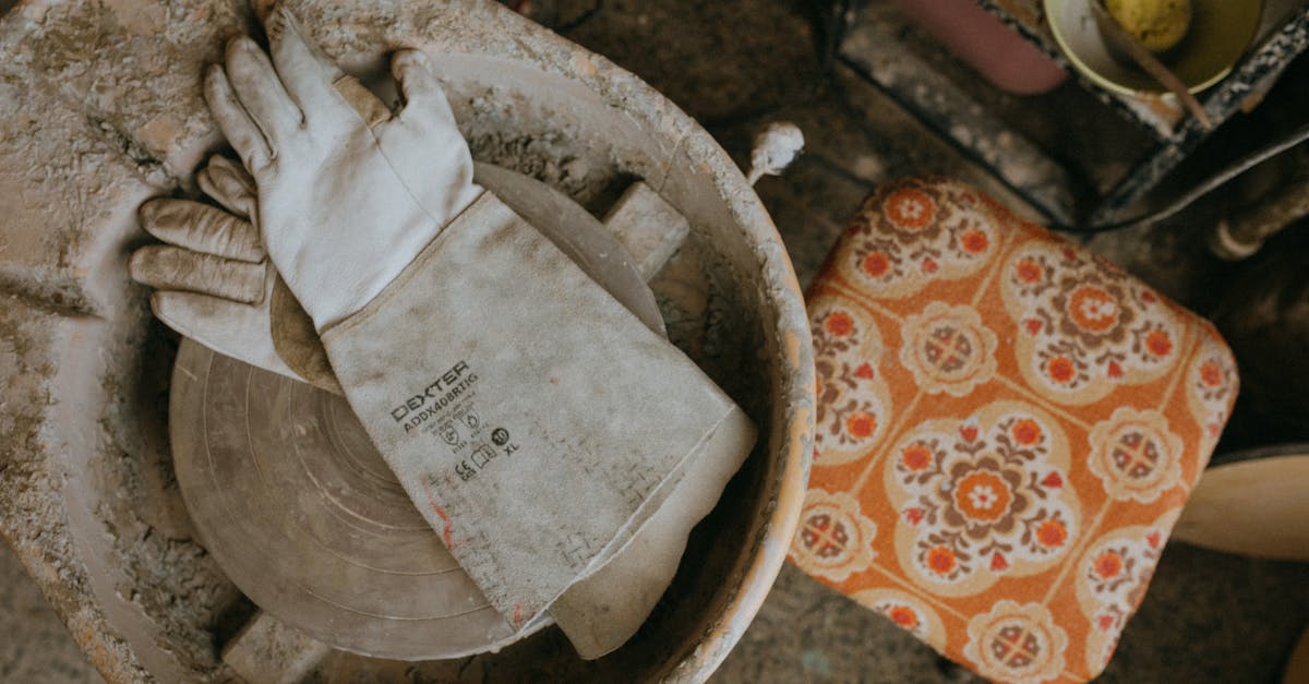 découvrez l'art du glazing : une technique de peinture qui ajoute profondeur et éclat à vos œuvres. apprenez les astuces pour maîtriser ce procédé et transformer vos créations artistiques en véritables chefs-d'œuvre grâce à des couches de couleur transparentes.