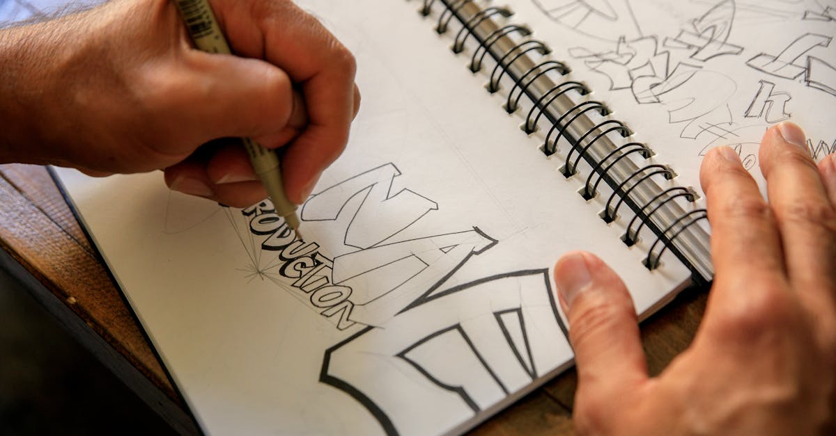découvrez l'art du graffiti lettering, une forme d'expression créative alliant typographie et style urbain. apprenez des techniques uniques pour réaliser des lettrages colorés et dynamiques qui transforment les espaces publics en véritables œuvres d'art.