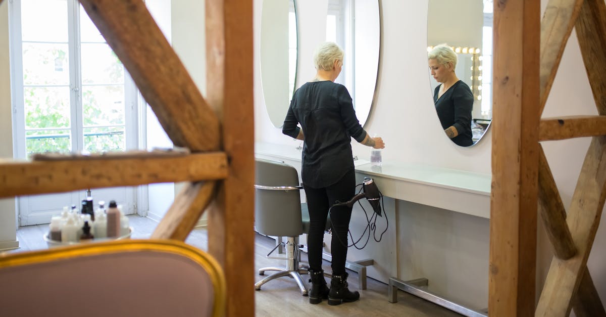 découvrez nos services de coupe de cheveux : des coupes modernes et personnalisées adaptées à votre style. visitez-nous pour une transformation capillaire réussie !