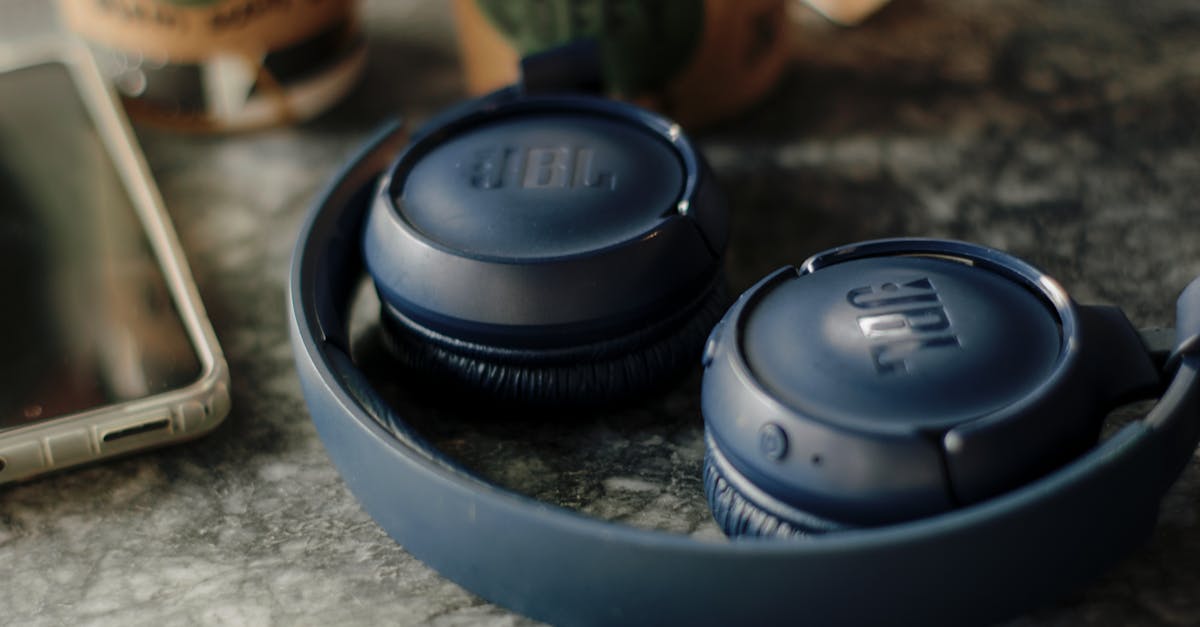 découvrez les casques jbl, alliant qualité sonore exceptionnelle et confort. profitez d'une expérience d'écoute immersive avec des designs élégants et des fonctionnalités innovantes pour tous les passionnés de musique.