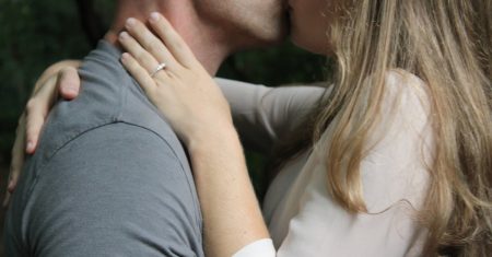 découvrez l'univers enchanté des bisous, symbole d'amour et d'affection. à travers notre article, explorez l'importance des baisers dans les relations, les différentes cultures qui célèbrent ce geste et les bienfaits émotionnels qu'ils apportent.