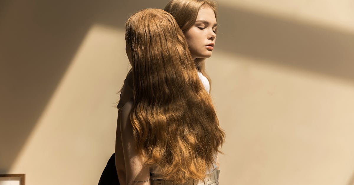 découvrez notre guide sur les cheveux longs dégradés, une coiffure tendance qui apporte du volume et du mouvement à votre chevelure. apprenez les techniques de coupe, les astuces d'entretien et les conseils de stylisation pour mettre en valeur votre dégradé.