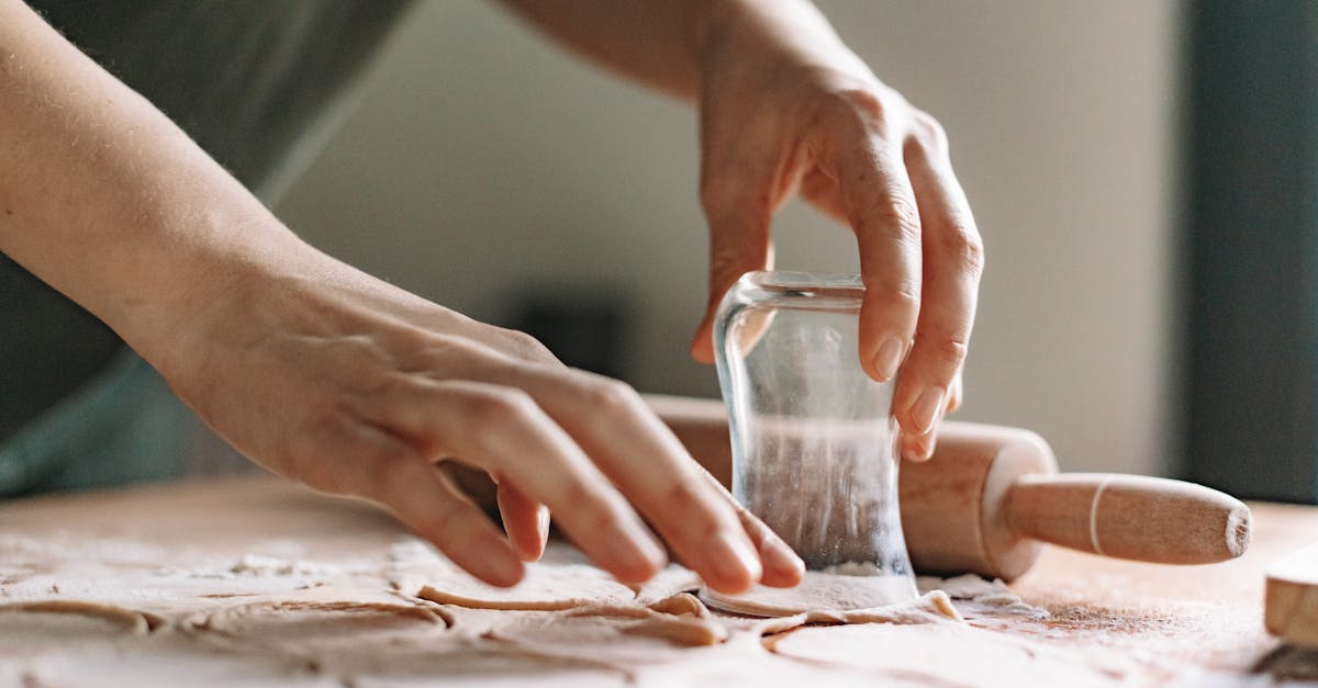 découvrez les techniques de découpe de mangue pour un résultat parfait. apprenez à trancher et à préparer ce fruit tropical savoureux avec des astuces simples et efficaces, idéales pour sublimer vos plats et desserts.