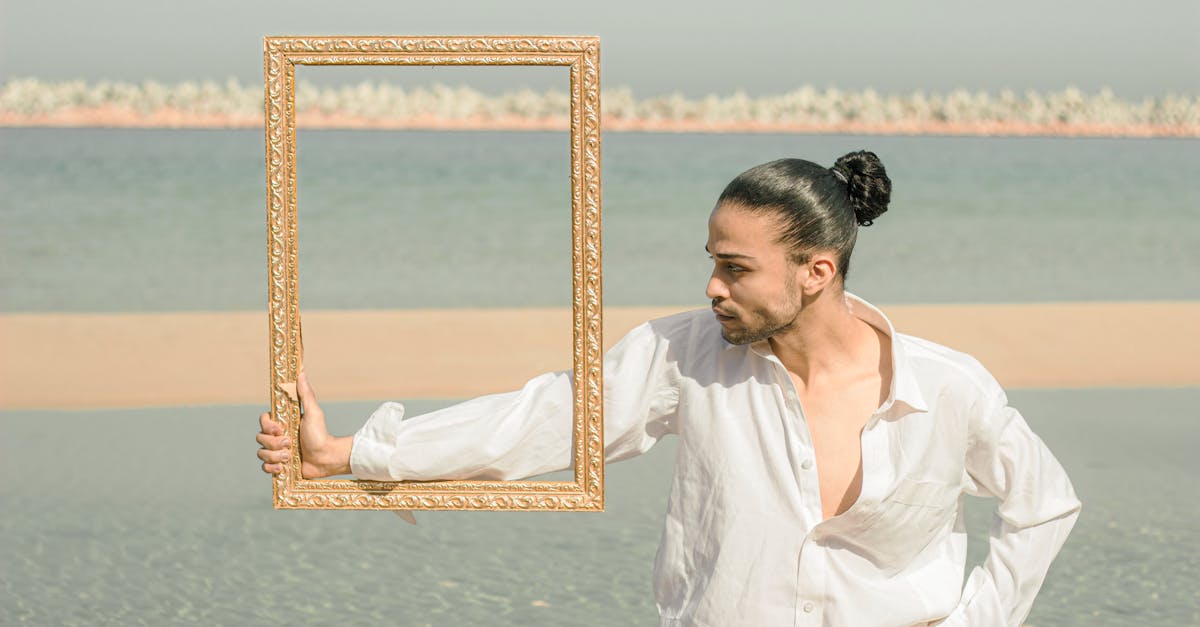 découvrez le style intemporel du chignon masculin avec nos conseils, astuces et inspirations pour porter le men's bun avec élégance et confiance. apprenez à réaliser ce look tendance qui s'adapte à toutes les occasions.